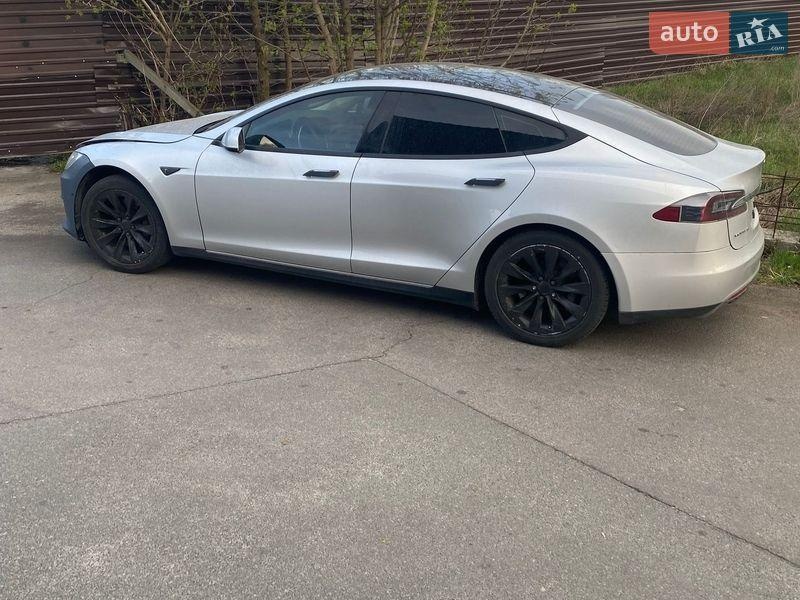 Tesla Model S 2013