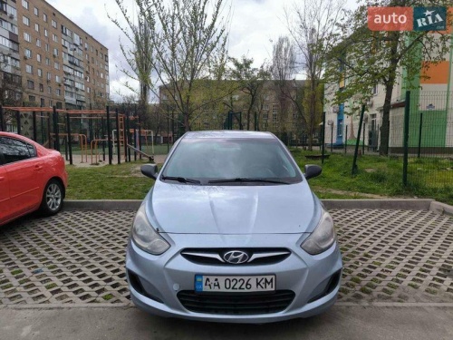 Hyundai Accent 2012