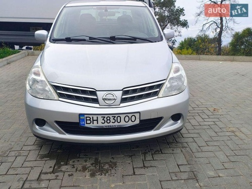 Nissan TIIDA 2011