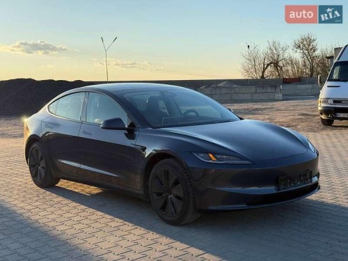 Tesla Model 3 2024