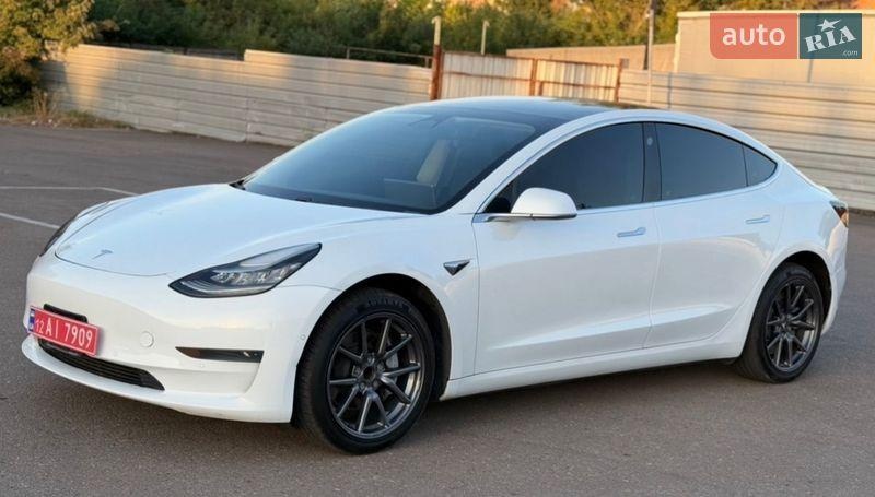 Tesla Model 3 2020