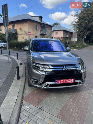 Mitsubishi Outlander 2020