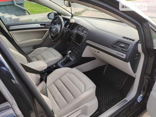 Volkswagen e-Golf 2015