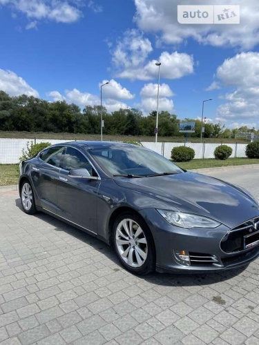 Tesla Model S 2014