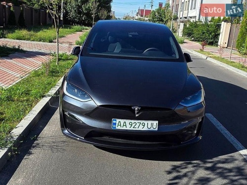 Tesla Model X 2024