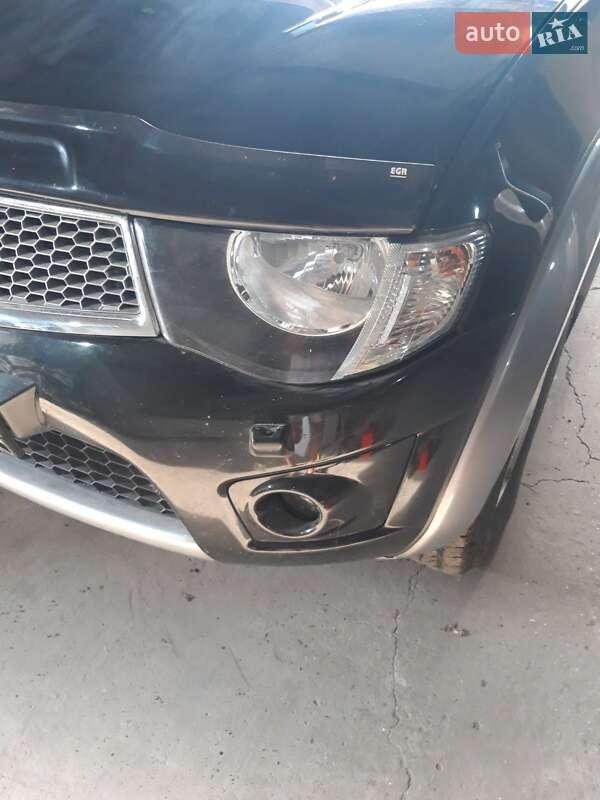 Mitsubishi L 200 2011