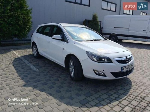 Opel Astra 2011