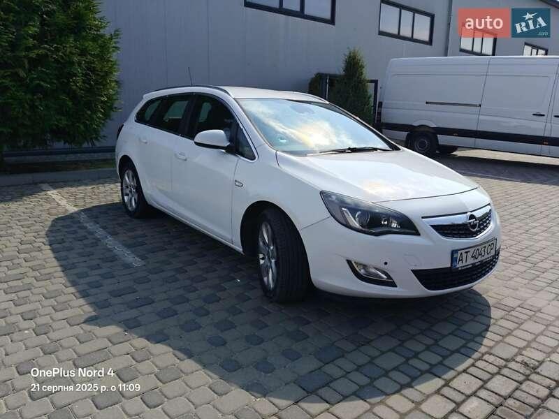 Opel Astra 2011