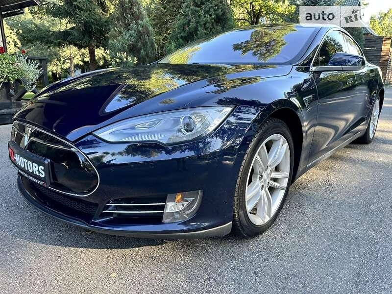 Tesla Model S 2014
