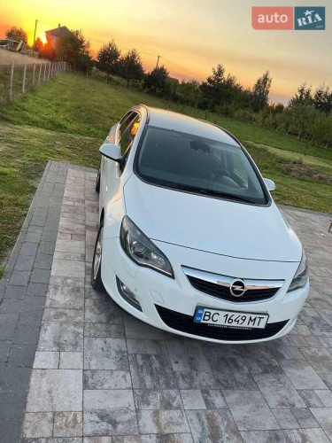 Opel Astra 2011