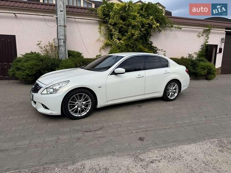 Infiniti G25 2011