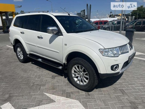 Mitsubishi Pajero Sport 2012