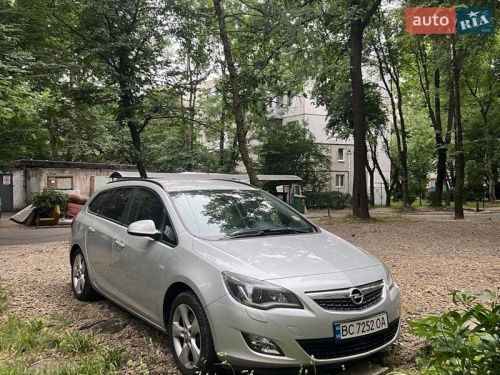Opel Astra 2011