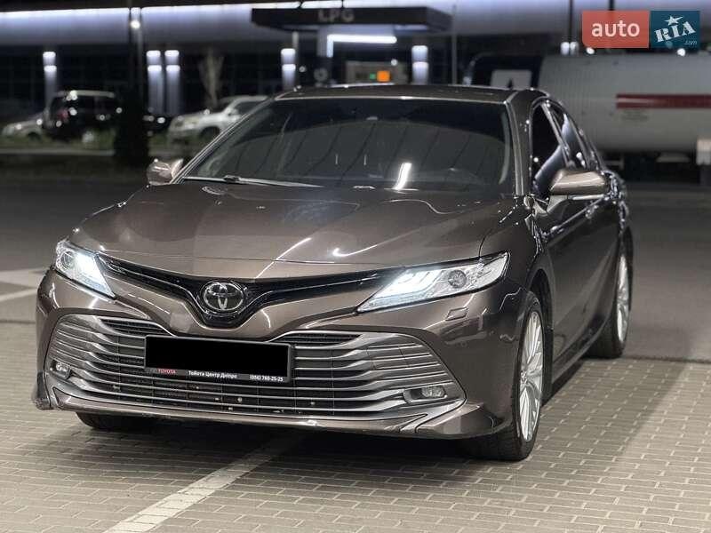 Toyota Camry 2019