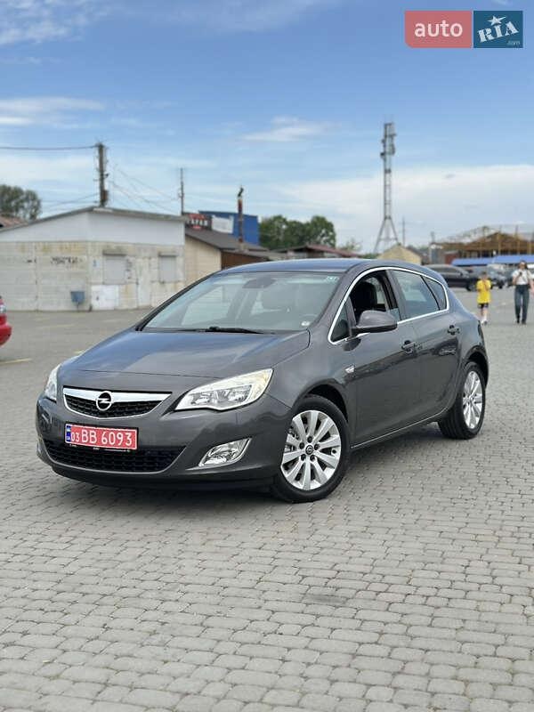 Opel Astra 2011