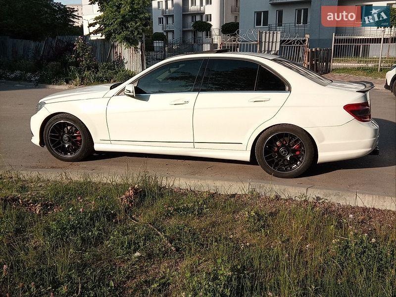 Mercedes-Benz C-Class 2011