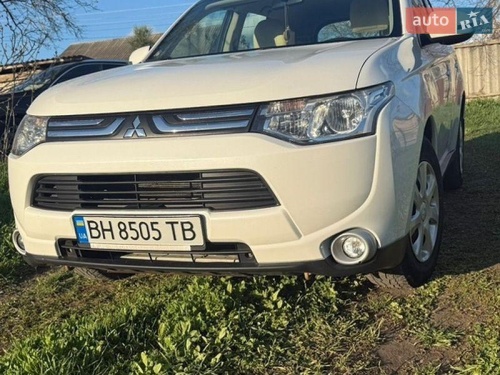 Mitsubishi Outlander 2012
