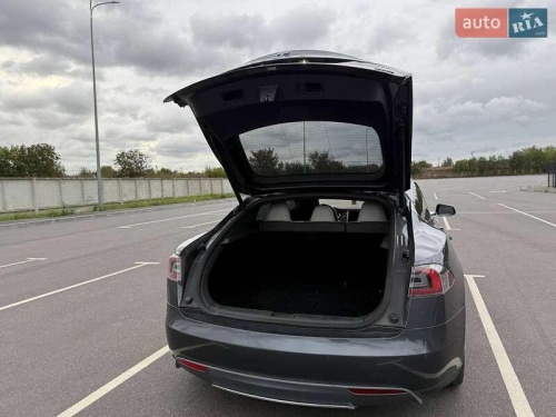 Tesla Model S 2015