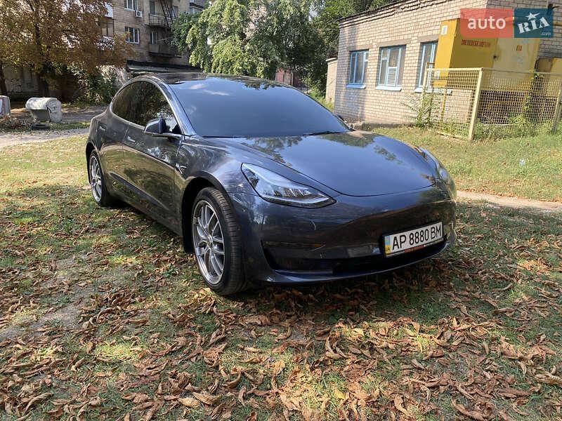 Tesla Model 3 2019