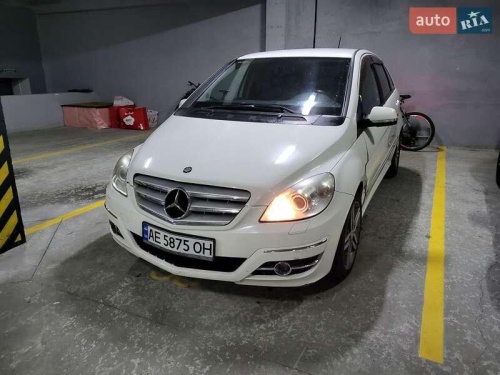 Mercedes-Benz B-Class 2011
