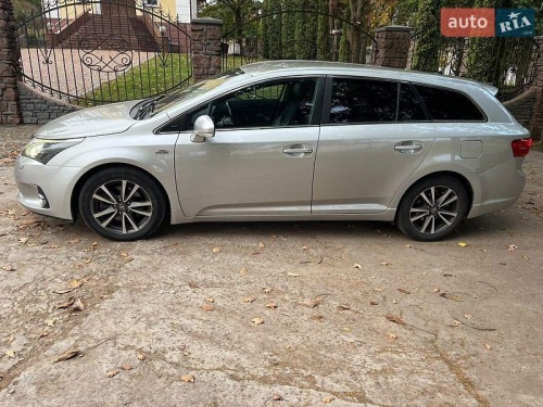Toyota Avensis 2012