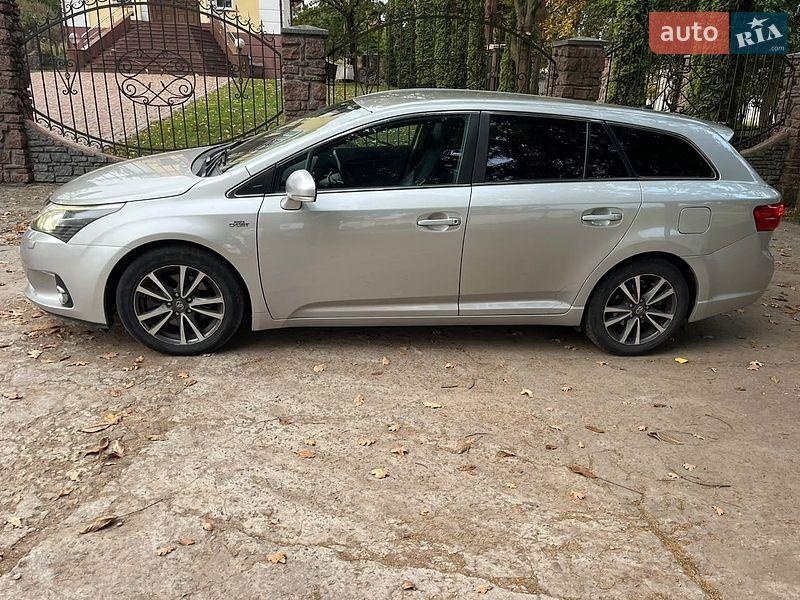 Toyota Avensis 2012