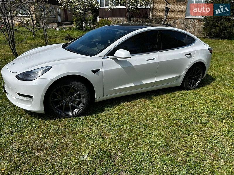 Tesla Model 3 2020