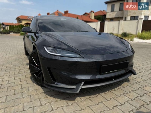 Tesla Model 3 2024