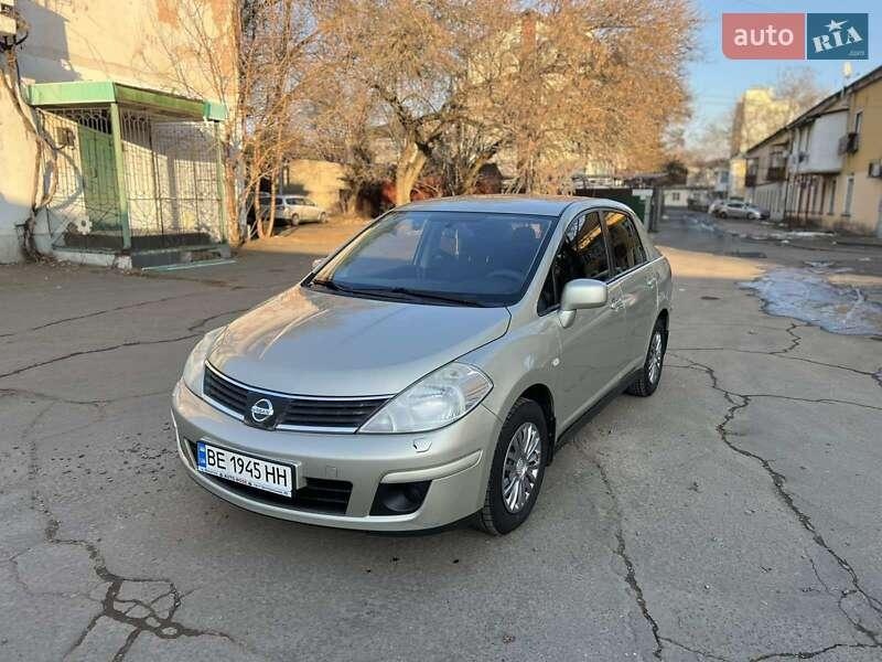 Nissan TIIDA 2008