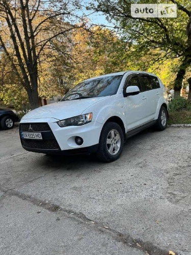 Mitsubishi Outlander XL 2011