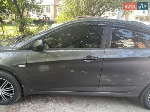 Hyundai Accent 2011