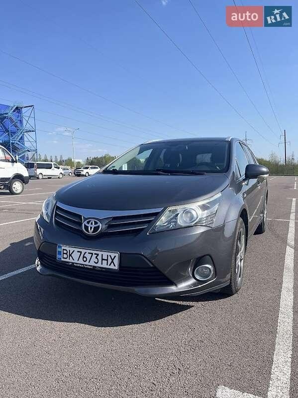 Toyota Avensis 2012