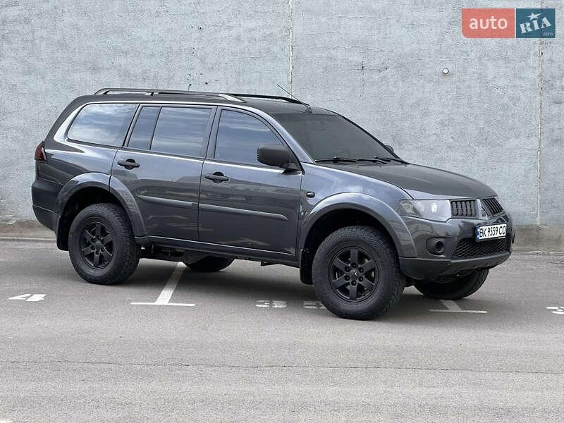 Mitsubishi Pajero Sport 2011