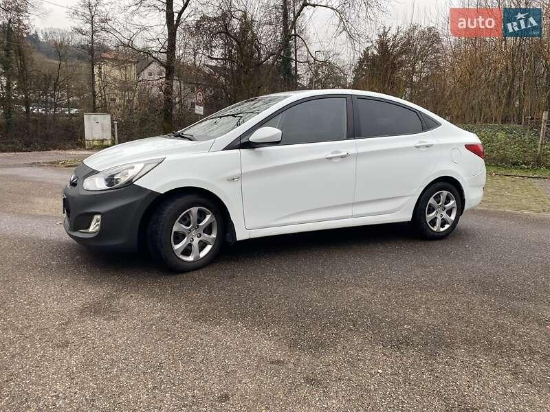 Hyundai Accent 2011