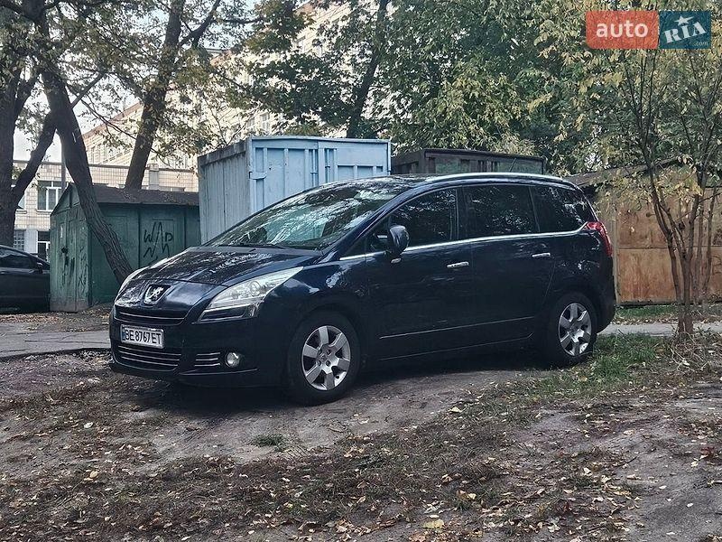 Peugeot 5008 2011