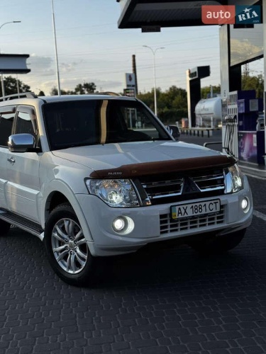 Mitsubishi Pajero 2012