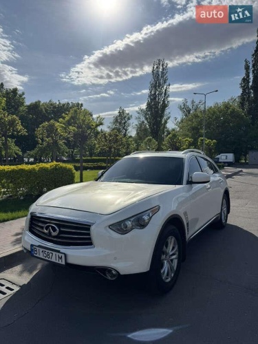 Infiniti QX70 2013