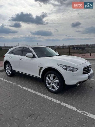 Infiniti QX70 2013