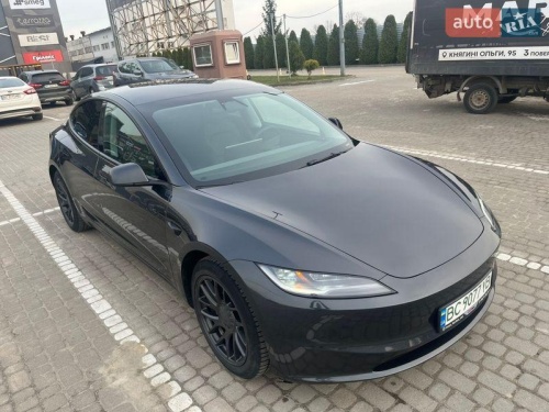 Tesla Model 3 2024