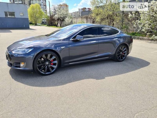 Tesla Model S 2014