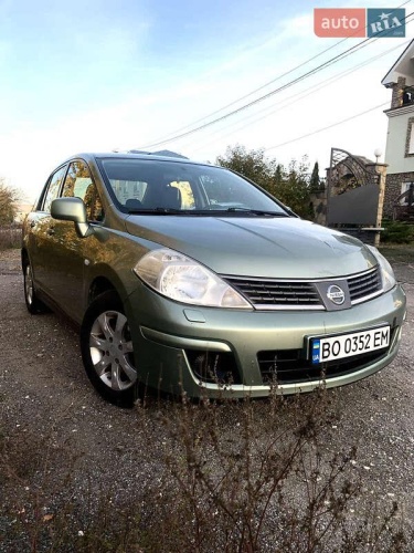Nissan TIIDA 2008