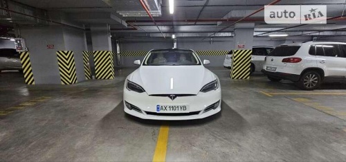 Tesla Model S 2018