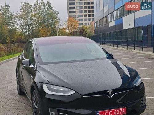 Tesla Model X 2019