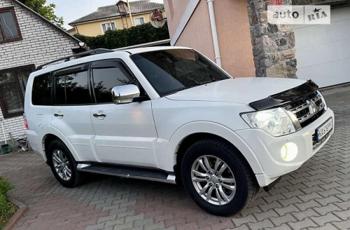 Mitsubishi Pajero Wagon 2012