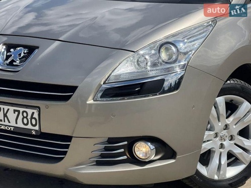 Peugeot 5008 2013