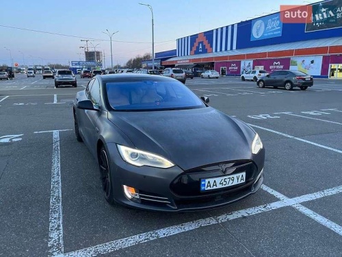 Tesla Model S 2015