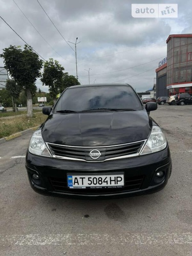 Nissan TIIDA 2011