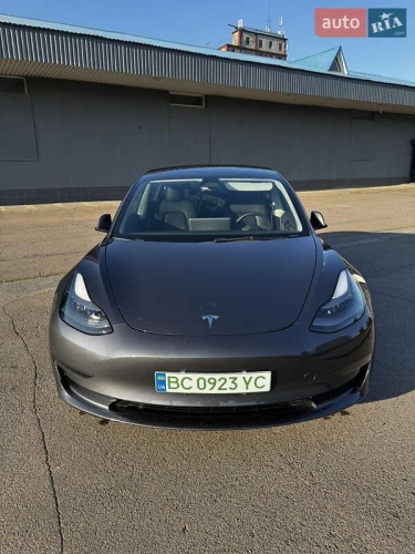Tesla Model 3 2023