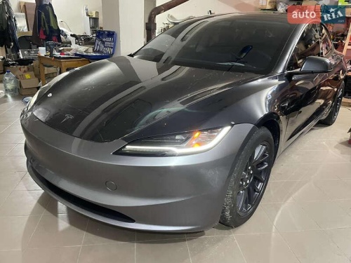 Tesla Model 3 2025