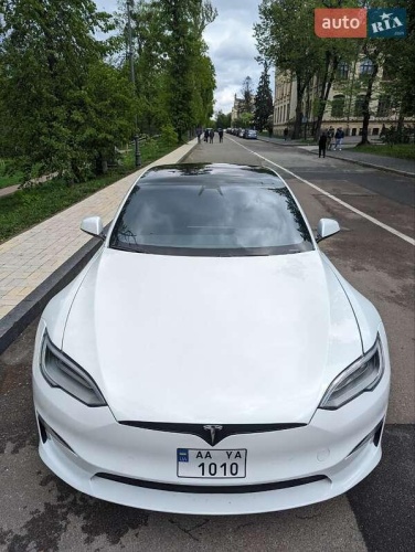 Tesla Model S 2021